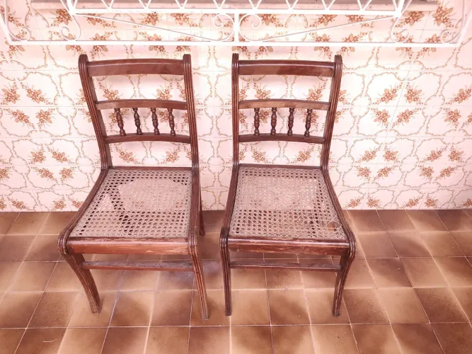 Par de cadeiras em palhinha
