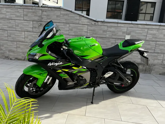 Vendo Kawasaki ZX10 Ninja com 6000 Km
