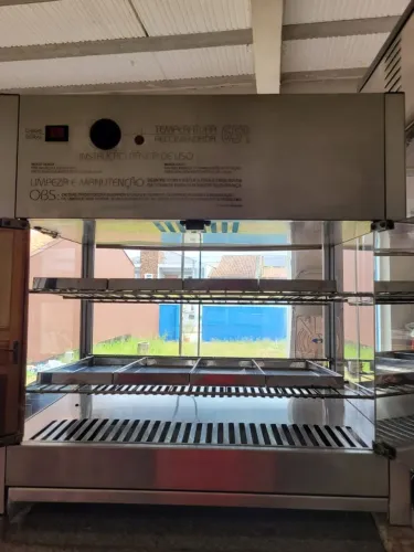 Estufa a Vapor Profissional com Luz, 2 Prateleiras e 8 Bandejas - R$ 2.050