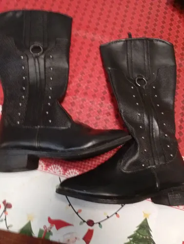 Bota infantil leia**