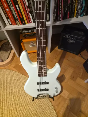 Baixo G&L JB2 Tribute