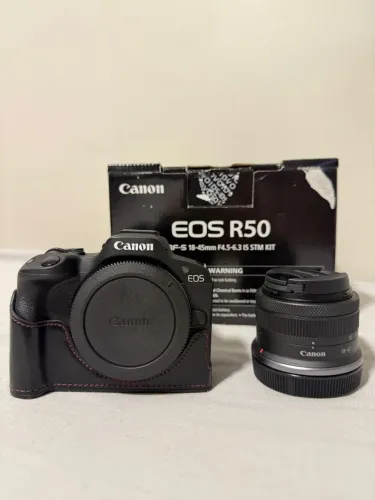 Câmera Canon R50 EOS Mirrorless