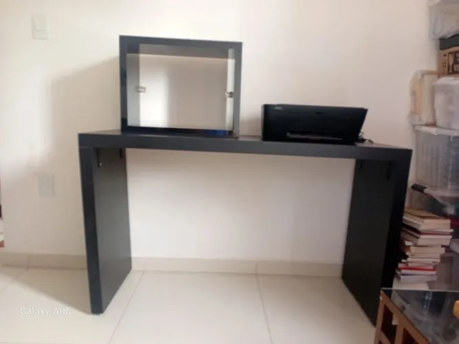 Cantinho de estudo mesa, impressora e nincho