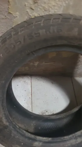 Pneu semi novo