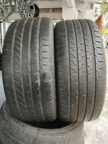Pneu 225/50/17 Goodyear Efficient Grip - 80% Borracha, ótimo estado