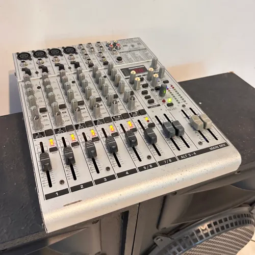 MESA DE SOM BEHRINGER UB1204FX-PRO
