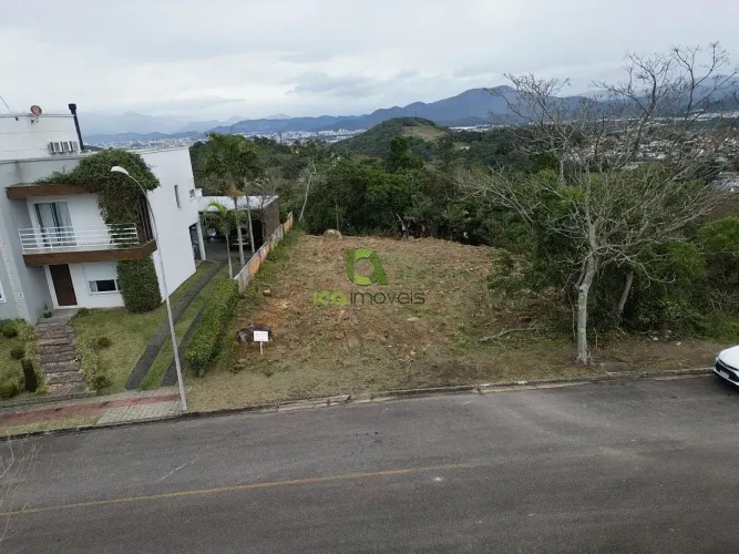 Terreno Único no Condomínio Altos de São José: Vista Panorâmica e Exclusividade com 450m²