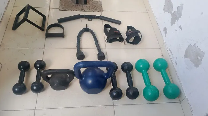 VENDO ESSES ACESSÓRIOS PARA MUSCULAÇÃO 