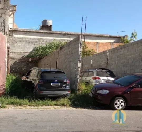 Terreno com Salão em construção à Venda