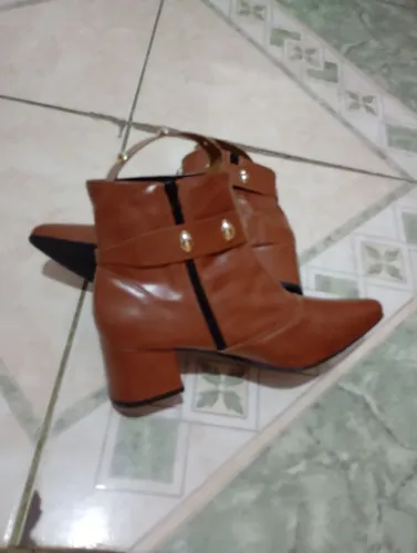 Vendo 2 sapatos