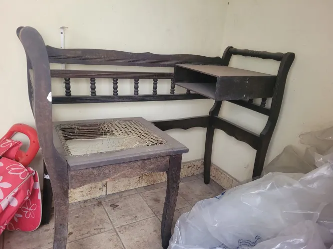 Mesa de telefone antiga