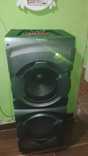 Vende-se uma caixa de som ou troco por tv de 50 polegadas 