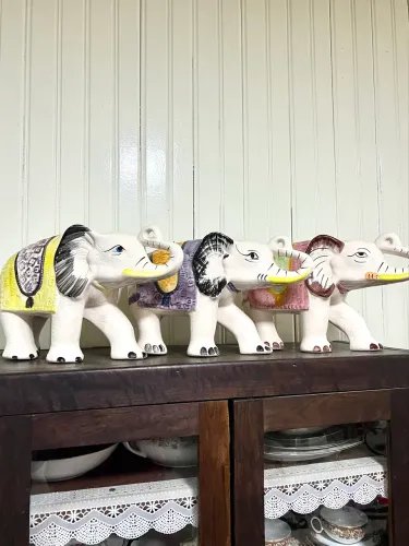 Elefantes decorativos faiança/porcelana