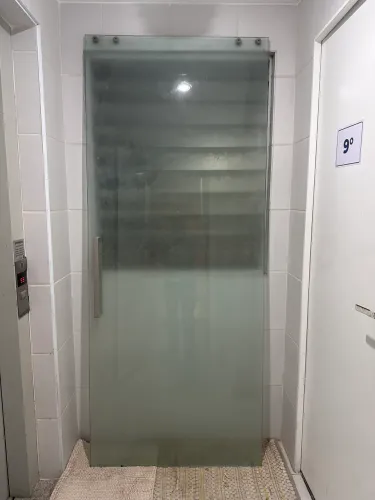 Vendo porta de vidro 