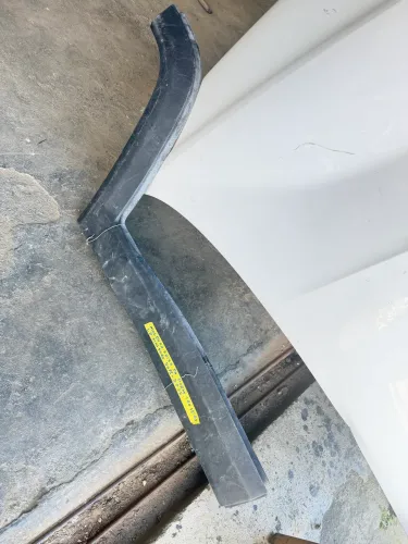 Moldura porta traseira toro LD 2018/2025