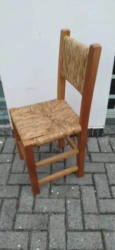 Cadeira de Palha com Palha no Encosto Envernizada