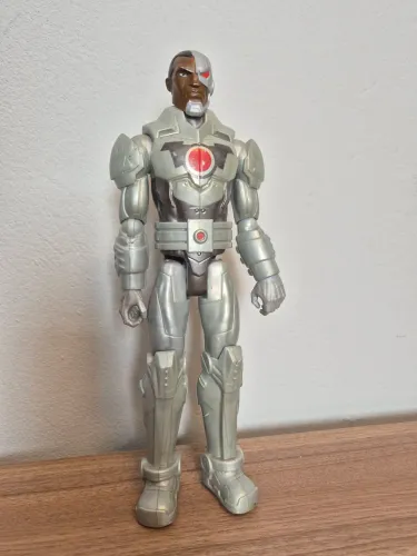 Boneco original Ciborg DC Comics da Mattel, 30cm, sem caixa original (usado).