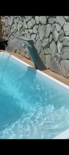 Piscina de fibra zerada na loja