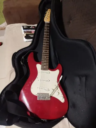 Kit Guitarra Stratocaster + Vamp 3 behringer + amplicador moug.