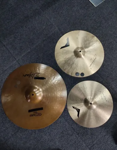 Vendo kit - Pratos de bateria: Ride Zildjan ZBT Plus + Mediu Ride e Crash Avatar 18