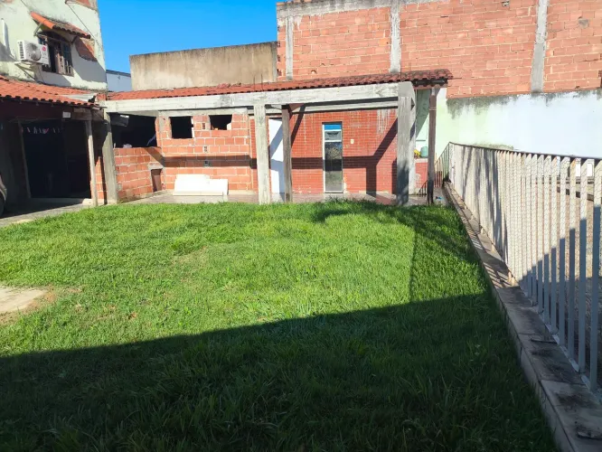 Vende-se Casa com Piscina no Bairro da Luz - Nova Iguaçu