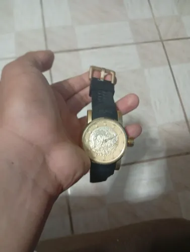 Relógio da invicta yakazu é importado parece muito com o original