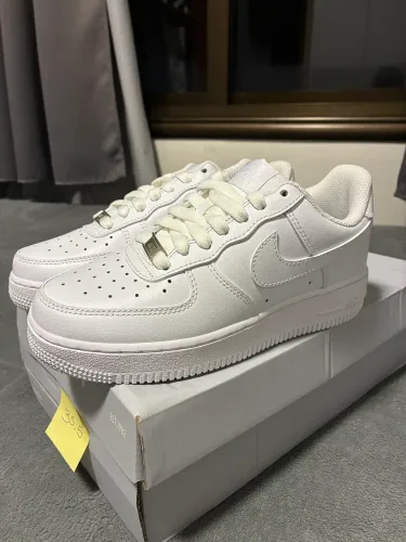 Nike Air Force 1 triple white tamanho 35.5 novo com caixa