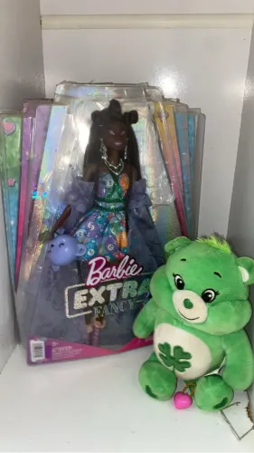 Barbie extra fancy negra contém avarias não está completa 