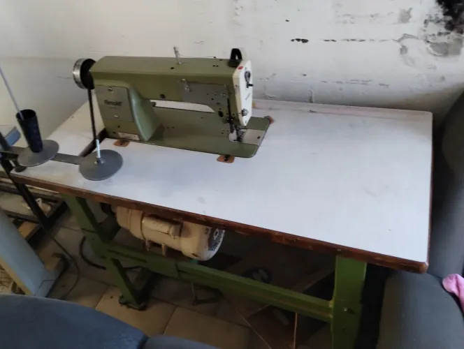Máquina de costura elétrica