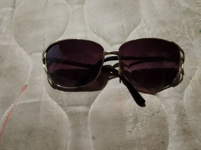 eu estou vendendo o óculos ? de sol usado eu quero vender esse e feminina 