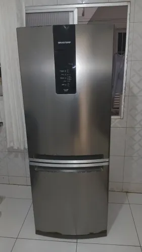 Geladeira Brastemp BRE57AKANA - Adaptada com defeito - Freezer fraco, não congelando.