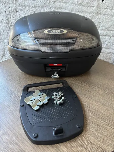 Baú Givi 45 litros novo