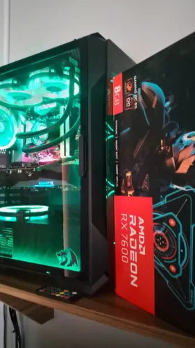 Placa de video RX 7600 Gigabyte