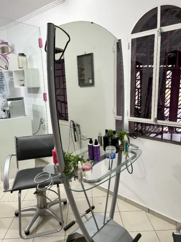 Penteadeira Dupla Profissional para Salão de Beleza com Espelho Grande e Tampo de Vidro