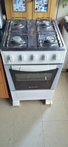 Fogão atlas de 4 bocas, em bom estado.