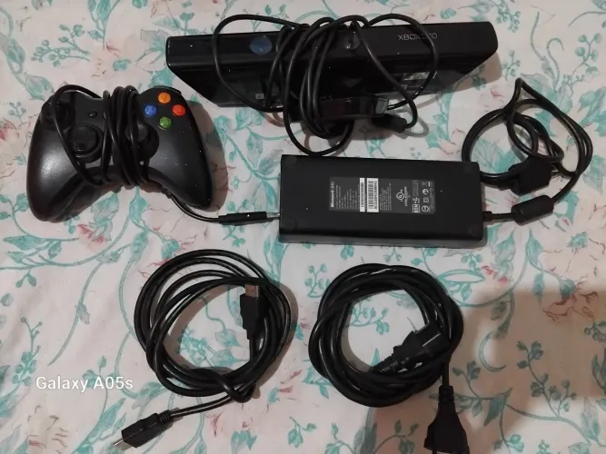 Xbox 360 ta em ótimo estado funcionando tudo e vem com jogos todo completo