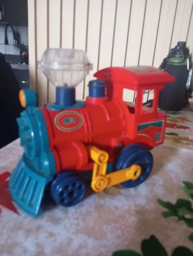 Trem de brinquedo dos anos 80. Item de colecionador. Peça vintage