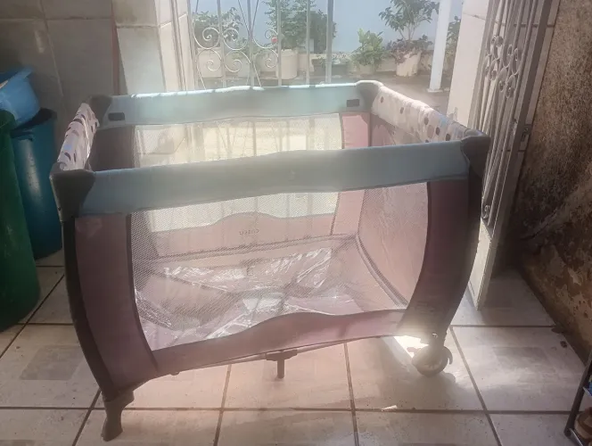 Berço quadrado pra vender logo