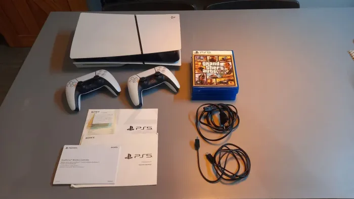 PS 5 + 2 controles + GTA 5