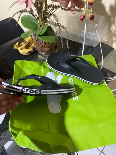 Chinelo crocs original 