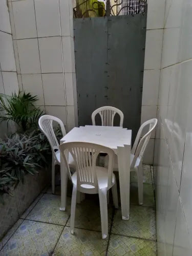 Conjunto de Mesas e Cadeiras de Plásticos