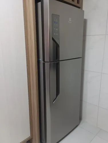 Refrigerador com o motor avariado.