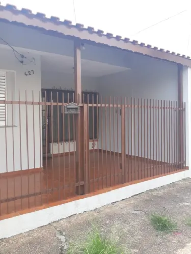 Casa residencial para alugar no bairro Cidade Santos Dumont com 117 m² e 2 quartos.