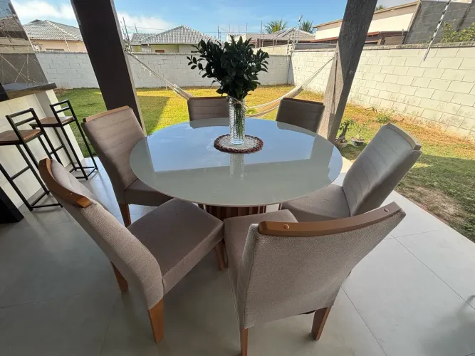 Mesa com 6 cadeiras