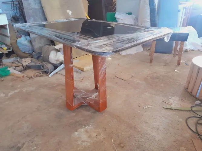 Mesa de jantar laqueada