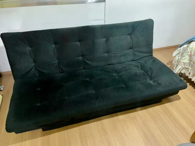 Sofá tecido preto com 5 posições....SEMI NOVO...