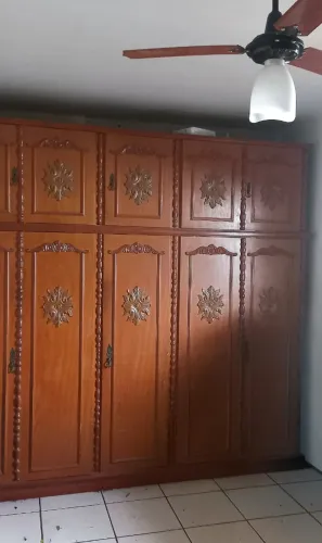 Guarda roupas de Madeira Maciça