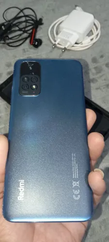 Xaomi redmi note 11 novinho sem nem um arranhão tem 128 gigas 6 de memória RAM câmeras top