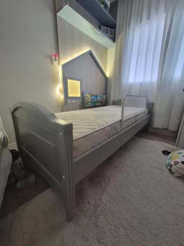 Cama quater ,  em laca , perfeito estado