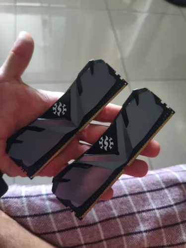 DDR 4 xpg 2X8 3.600 MHz. Funcionando.